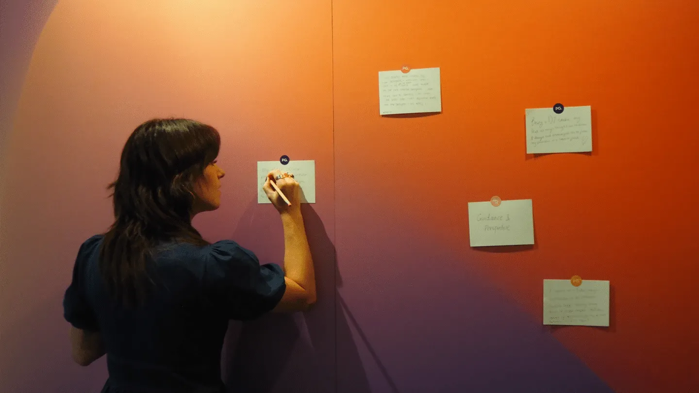 Cards left by guests on the exhibition board