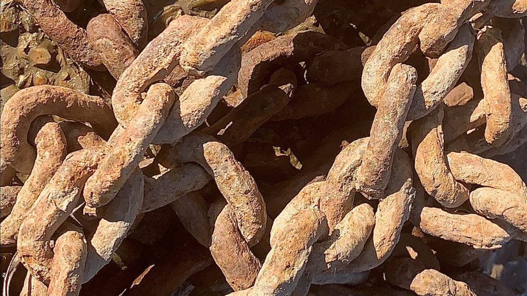 Image of rusty chains